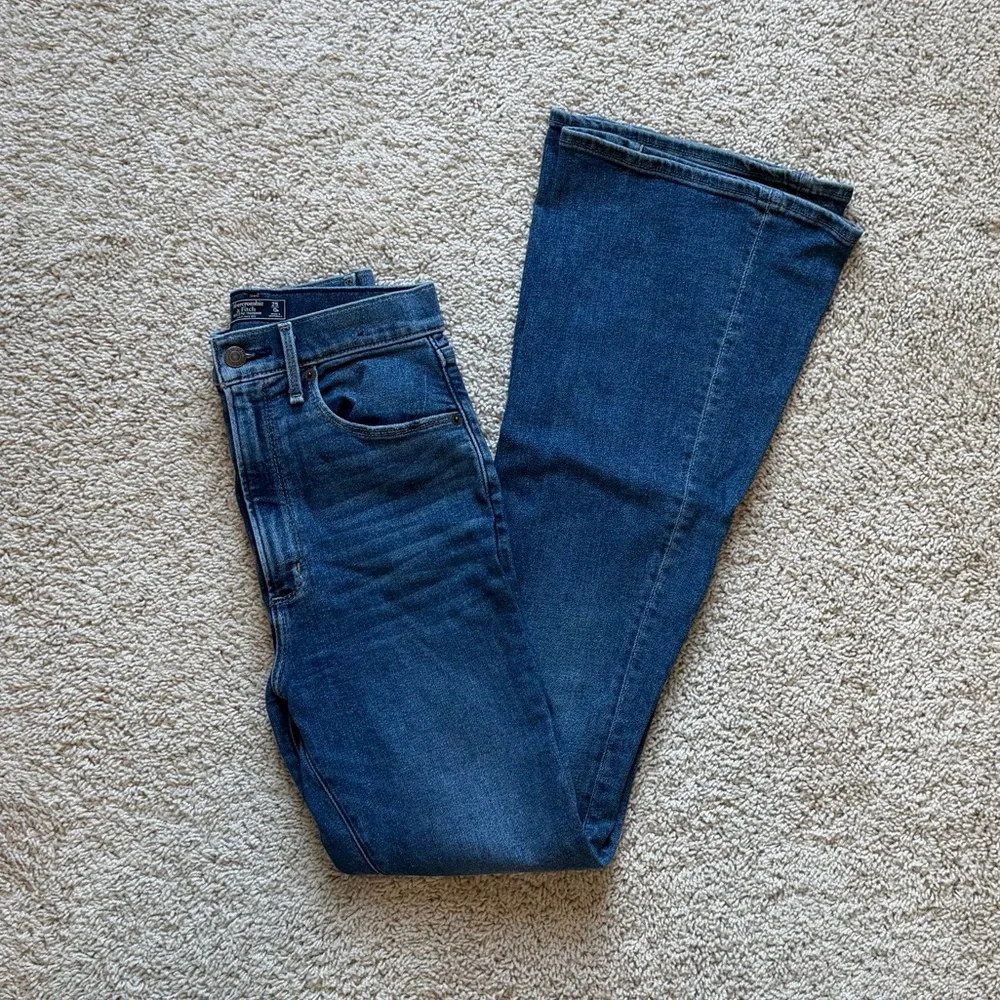 Abercrombie & Fitch Dark Blue Flare Jeans - Size 25/0R - Picture 1 of 6